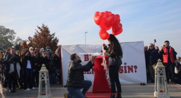 Dev Pankart ile Evlilik Teklifi Organizasyonu Paketi İstanbul Organizasyon