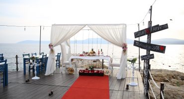 Seferihisar İskelede Romantik Evlilik Teklifi Organizasyonu İstanbul Organizasyon